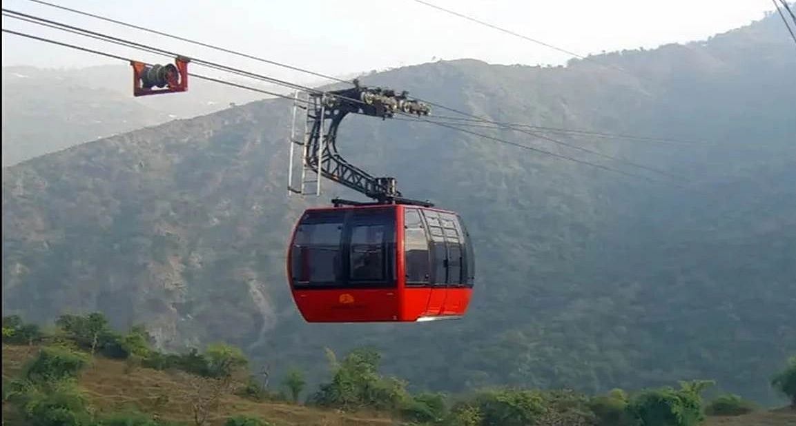 हिमाचल के परवाणू में केबल कार हुई खराब, हवा में अटकी 9 जान, रेस्क्यू ऑपरेशन जारी, देखें VIDEO