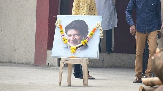 सिनेजीवन: पंचतत्व में विलीन हुए सिंगर केके, बेटे ने दी मुखाग्नि और यूपी में टैक्स फ्री हुई फिल्म सम्राट पृथ्वीराज   
