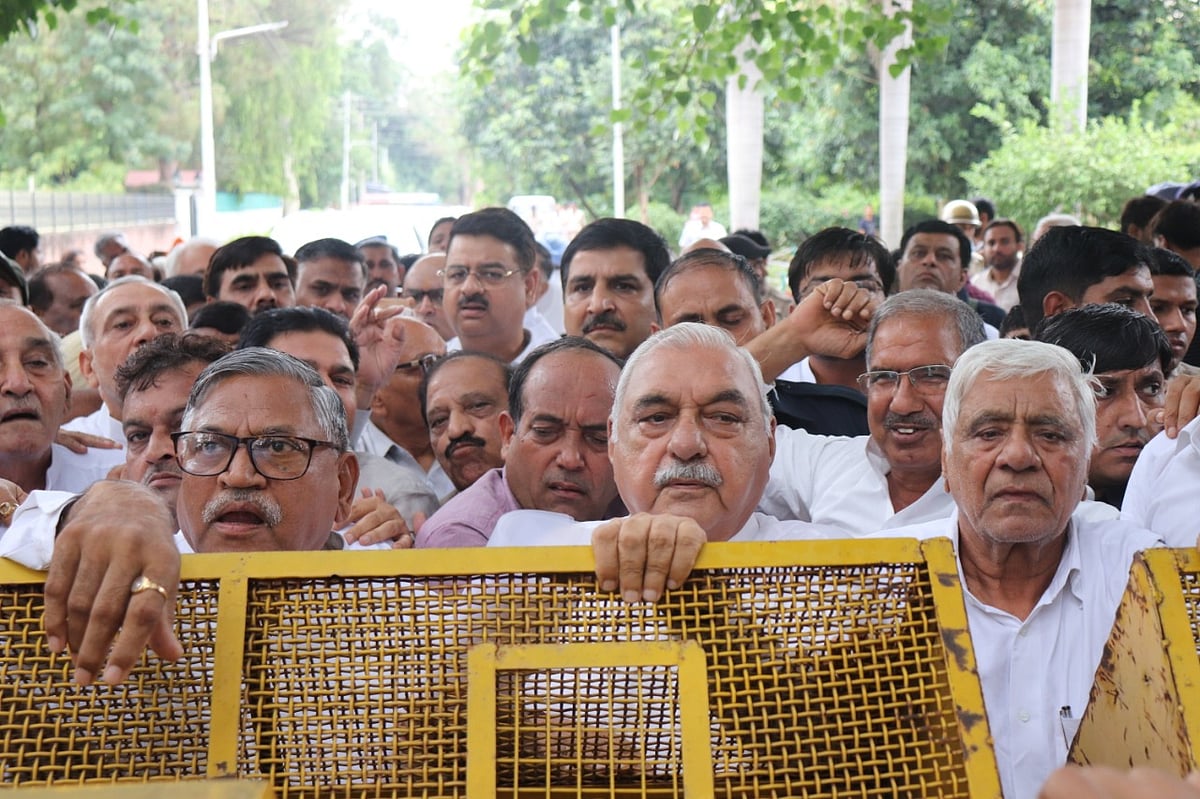'बदले की राजनीति कर रही BJP', अग्निपथ योजना और ED की कार्रवाई के खिलाफ चंडीगढ़ में सड़क पर उतरी हरियाणा कांग्रेस