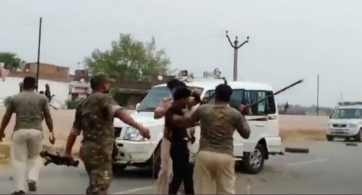 'अग्निपथ' के विरोध में बिहार बंद के दौरान बवाल, मुंगेर में बीडीओ की गाड़ी में तोड़फोड़, कई जगहों पर आगजनी की भी खबर