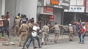 उत्तराखंड में भी 'अग्निपथ योजना' का विरोध, सड़कों पर उतरे युवा, पुलिस ने भांजी लाठियां