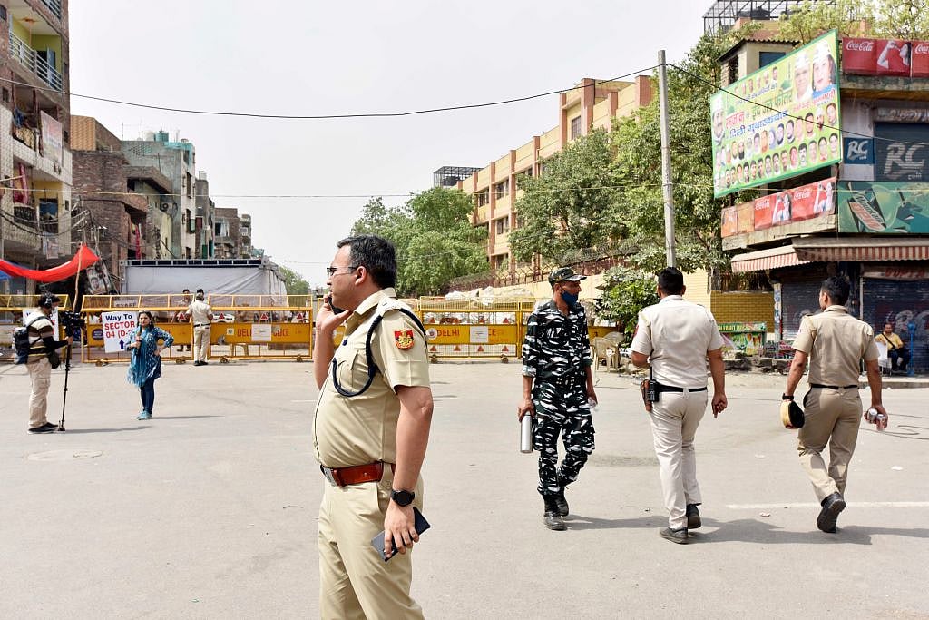 दिल्ली के जहांगीरपुरी में दो समुदायों के बीच झड़प, कई गाड़ियां क्षतिग्रस्त, इलाके में तनाव