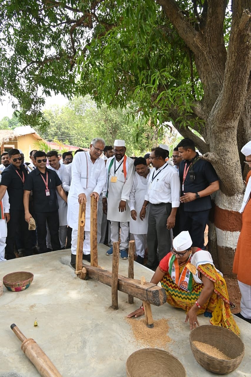 छत्तीसगढ़: आदिवासियों चेहरे की मुस्कुराहट दे रही बदलते बस्तर का संदेश, बघेल सरकार के प्रयासों से आए परिवर्तन!