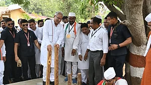 छत्तीसगढ़: आदिवासियों चेहरे की मुस्कुराहट दे रही बदलते बस्तर का संदेश, बघेल सरकार के प्रयासों से आए परिवर्तन!