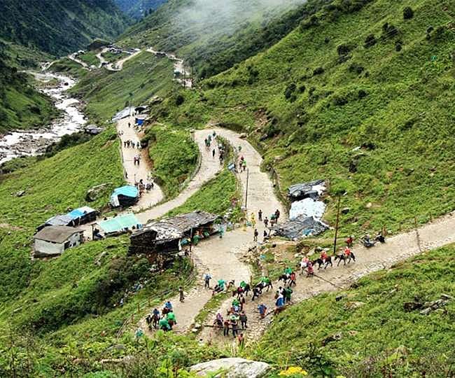 केदारनाथ में लापरवाही और उचित आहार न मिलने से मर रहे पशु, पैदल मार्ग पर अब तक 103 घोड़े-खच्चरों की मौत