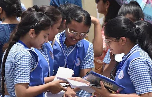 Tamil Nadu 10th-12th Result 2022: तमिलनाडु बोर्ड कक्षा 10वीं-12वीं परीक्षा के नतीजे जारी, लड़कियों ने मारी बाजी 