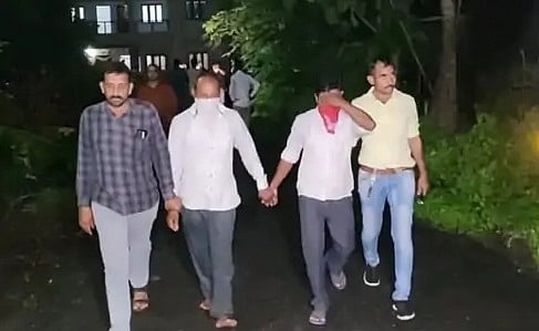 शराबबंदी वाले गुजरात में बीजेपी नेता की शराब पार्टी पर पुलिस का छापा, 1 नाबालिग समेत 41 गिरफ्तार