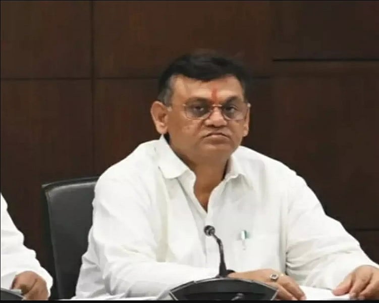 यूपी सरकार में योगी के खिलाफ खुली बगावत, मंत्री दिनेश खटीक ने अमित शाह को भेजा इस्तीफा