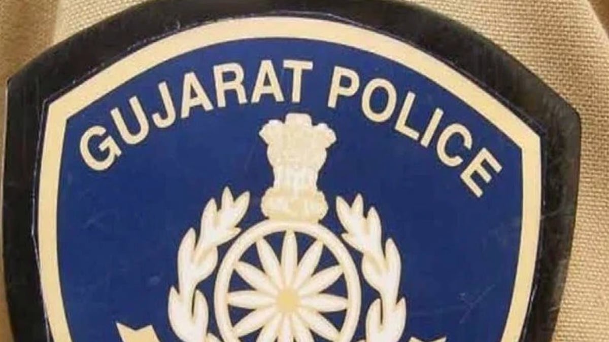 गुजरात में आदिवासियों पर अत्याचार! आदिवासी युवकों को पुलिसकर्मियों ने बेरहमी से पीटा, कांग्रेस ने दी आंदोलन की चेतावनी