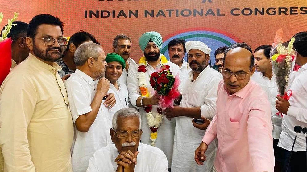 फोटोः @SukhpalKhaira