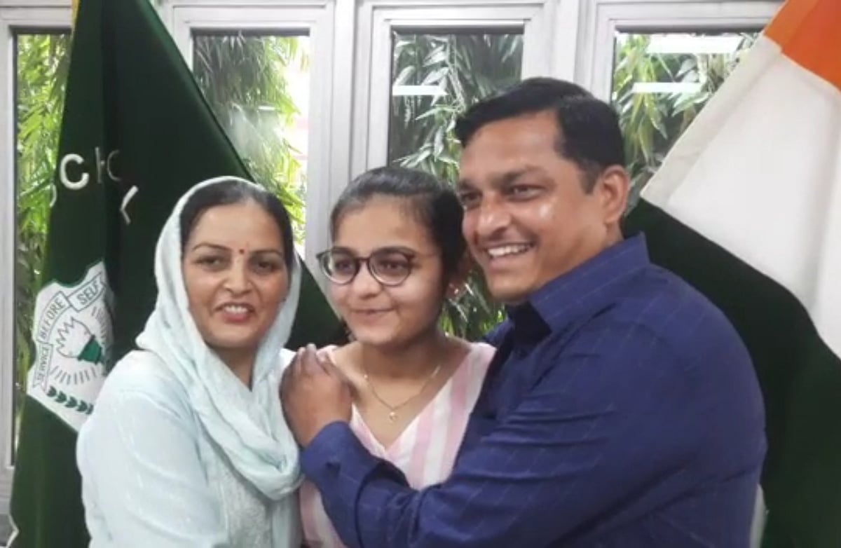 CBSE टॉपर 2022 तान्या सिंह का कलेक्टर की कुर्सी पर बैठने का है ख्वाब, IAS बनने की ऐसे कर रही तैयारी