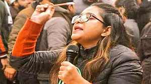 दिल्ली हिंसा : सफूरा जरगर को ईद पर कश्मीर जाने की इजाजत, लेकिन...