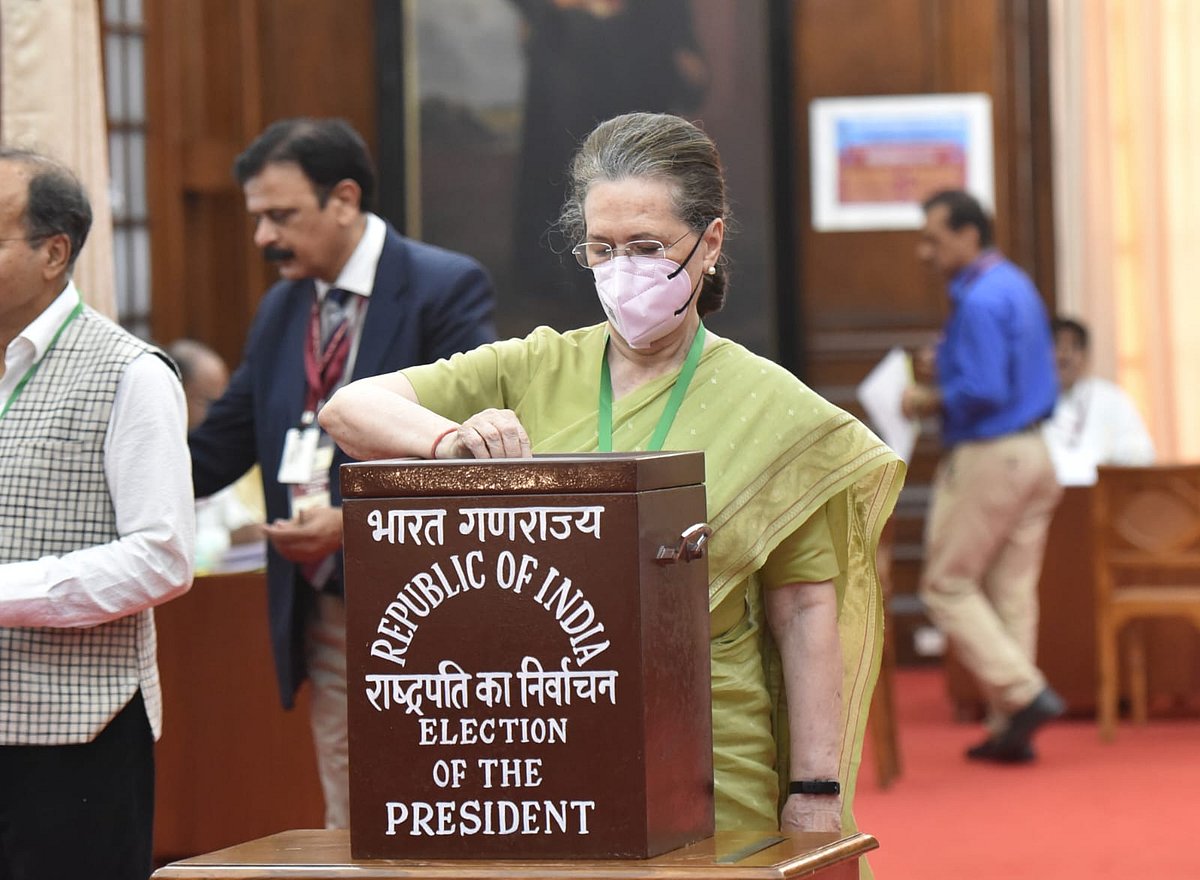 राष्ट्रपति के चुनाव के लिए मतदान संपन्न, 99 प्रतिशत से अधिक मतदान