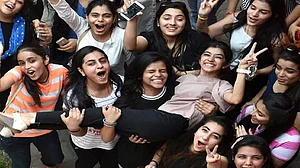 CBSE बोर्ड ने 12वीं कक्षा के नतीजे किए घोषित, 92.71% छात्र-छात्राएं पास, ऐसे देंखे परिणाम