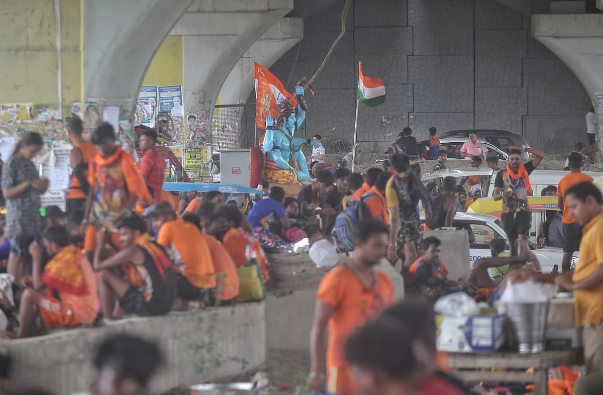 कांवड़ यात्रा से आम लोगों की बढ़ी मुश्किलें! कई रास्ते जाम, आज इन रास्तों पर जाने से बचें