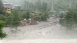 हिमाचल प्रदेश के कुल्लू के मणिकर्ण घाटी में बादल फटने से तबाही! 4 लोग लापता, दर्जनों घर और कैंपिंग स्थल क्षतिग्रस्त