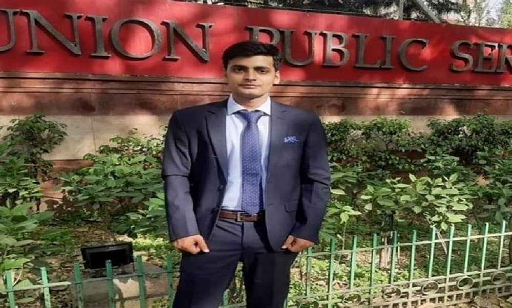 झारखंडः IAS बनने की झूठी खबर फैलाकर युवक ने सीएम से ले लिया सम्मान, खुलासा होने पर बताया क्यों किया ऐसा 