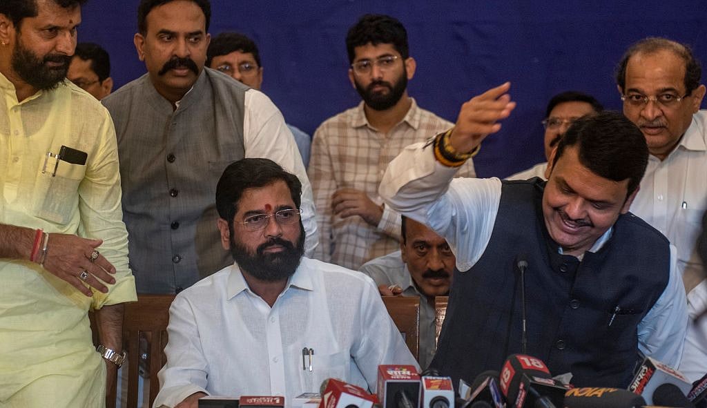 डिप्टी सीएम फडणवीस के एजेंडे ही लागू कर रहे हैं सीएम शिंदे: क्या एकनाथ शिंदे सिर्फ कठपुतली हैं!