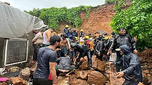 Maharashtra Rain: महाराष्ट्र में बारिश का तांडव, पालघर में भूस्खलन से एक की मौत, 2 की हालत गंभीर, कई घर तबाह