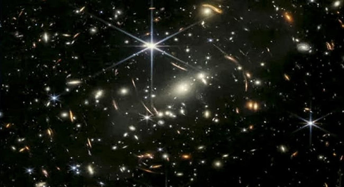 NASA के जेम्स वेब स्पेस टेलीस्कोप से ली गई ब्रह्मांड की पहली रंगीन तस्वीर जारी, आपने इस खूबसूरत तस्वीर को देखा क्या?