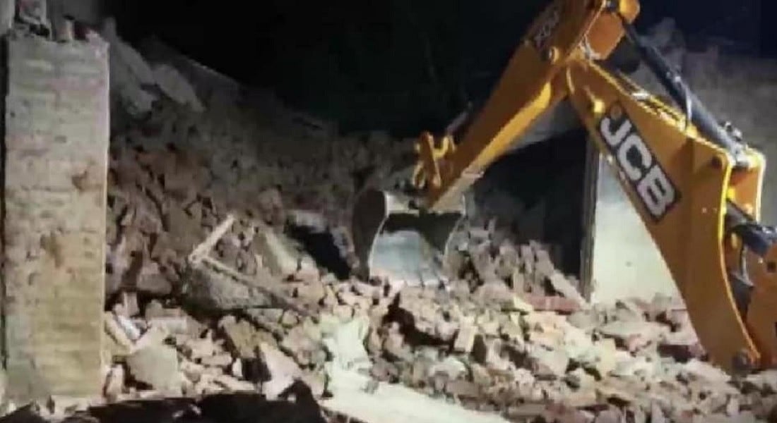 उत्तर प्रदेश के मैनपुरी में सरिये से लदा बेकाबू ट्रक घर में घुसा, 4 लोगों की दर्दनाक मौत, पांच घायल