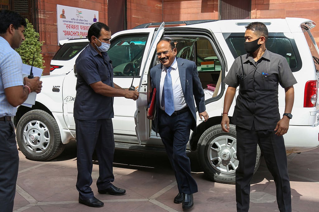 NSA अजीत डोभाल के घर की सुरक्षा में चूक पर CISF के 3 कमांडो बर्खास्त, DIG और कमांडेट का तबादला