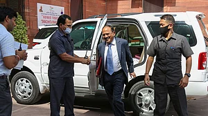 NSA अजीत डोभाल के घर की सुरक्षा में चूक पर CISF के 3 कमांडो बर्खास्त, DIG और कमांडेट का तबादला