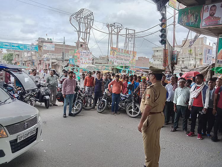 जब राष्ट्रगान के सम्मान में करीब एक मिनट के लिए थम गए यूपी के दो शहर