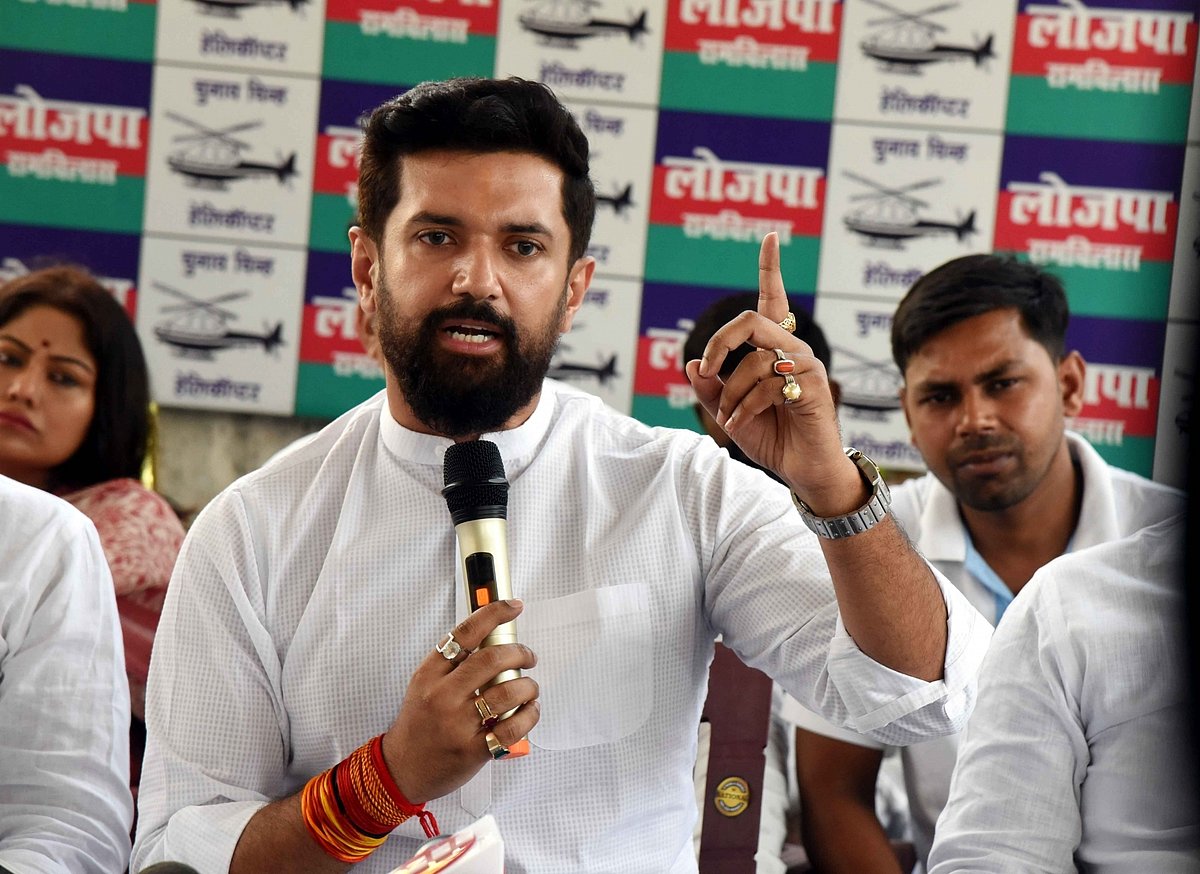 बिहार में सियासी बदलाव के बीच छोटी पार्टियों पर बड़े राजनीतिक दलों की नजर, भविष्य की संभावना तलाशने में जुटे