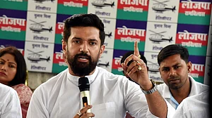 बिहार में सियासी बदलाव के बीच छोटी पार्टियों पर बड़े राजनीतिक दलों की नजर, भविष्य की संभावना तलाशने में जुटे