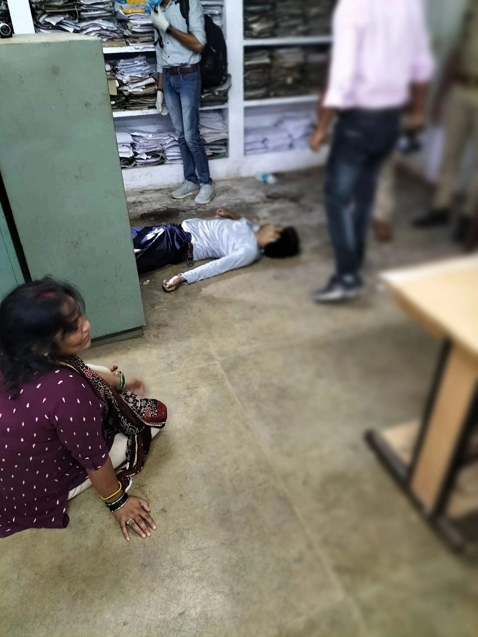 उत्तर प्रदेश: दफ्तर में मृत पाया गया पीडब्ल्यूडी क्लर्क, परिजनों को साजिश का शक