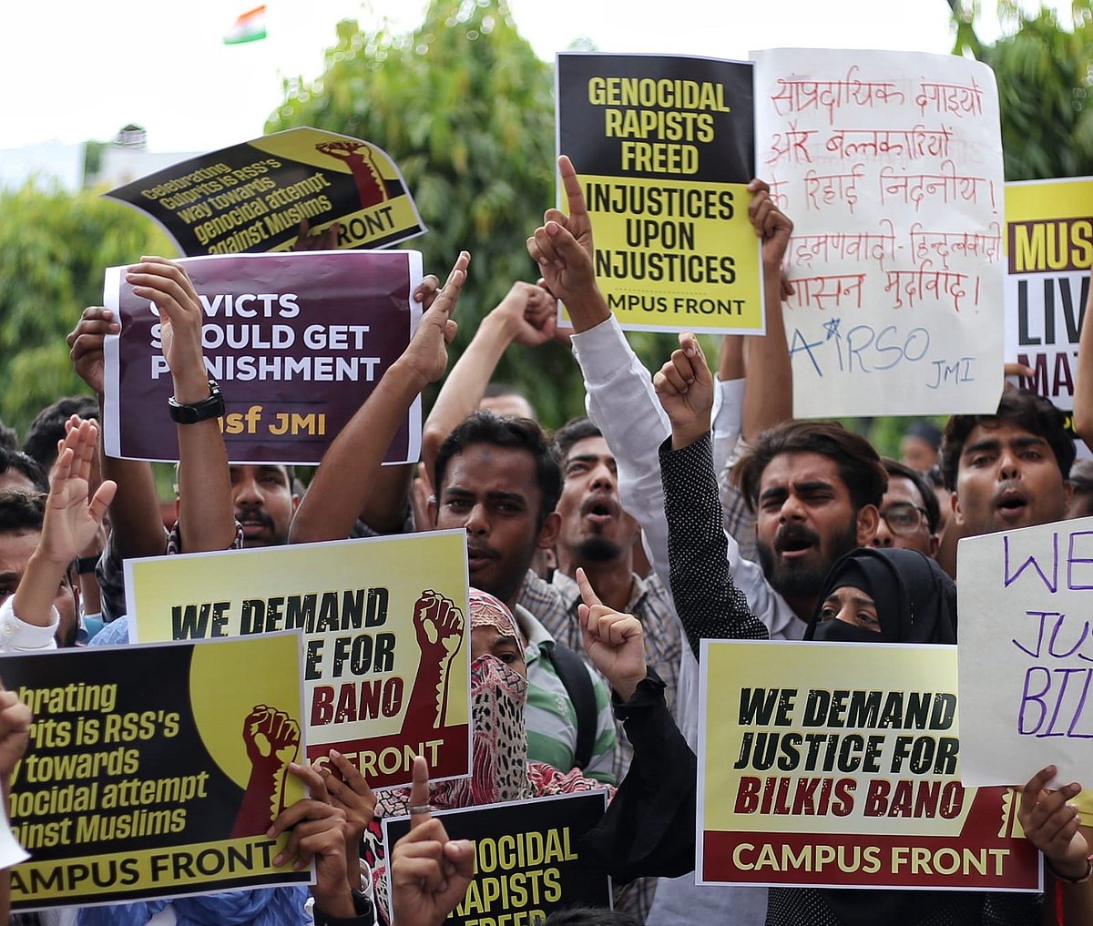 बिलकिस बानो केस में दोषियों की रिहाई के खिलाफ सड़कों पर जामिया के छात्र, जमकर किया विरोध प्रदर्शन