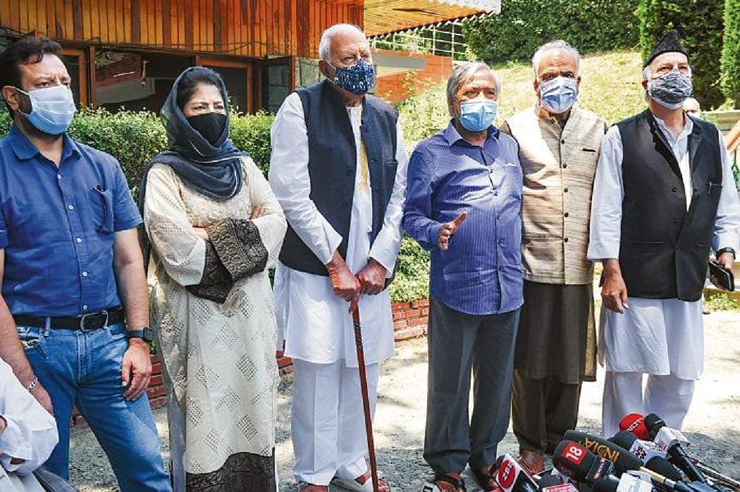 गैर-कश्मीरी मतदान विवाद: फारूख अब्दुला ने बुलाई सर्वदलीय बैठक, शिवसेना भी हुई शामिल, कहा- सरकार के फैसले से अंत तक लड़ेंगे