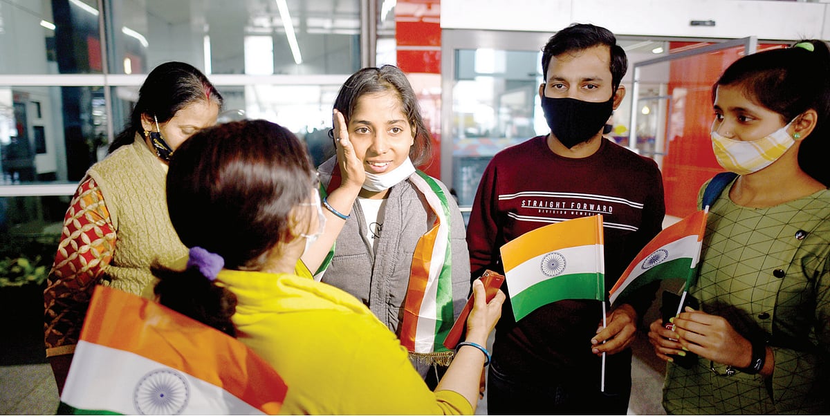 यूक्रेन से लौटे छात्रों को नहीं दिख रही उम्मीद की कोई किरण, वापस जाकर पढ़ाई पूरी करना ही एक मात्र विकल्प!
