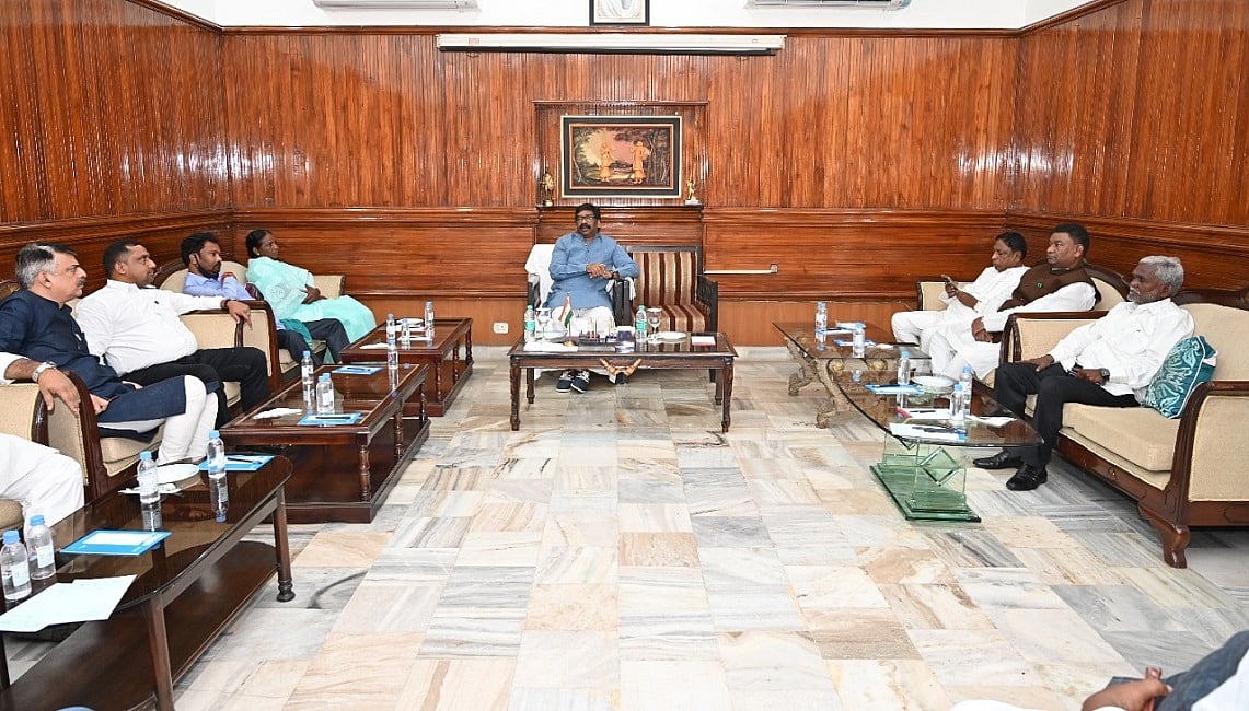 हेमंत सोरेन के साथ UPA के विधायकों ने जतायी एकजुटता, सदस्यता पर राजभवन से अब तक नहीं आया कोई फैसला