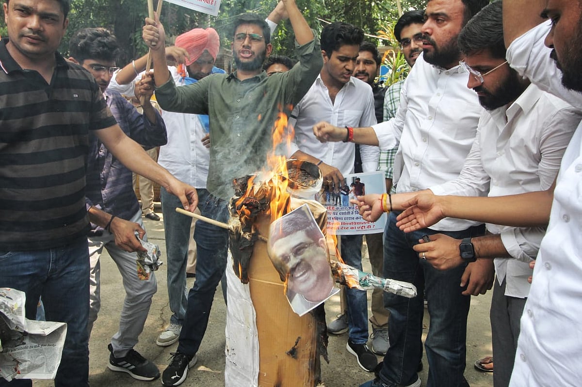 बड़ी खबर LIVE: एशिया कप के लिए टीम इंडिया का ऐलान, जसप्रीत बुमराह हुए बाहर, इन दो खिलाड़ियों की धमाकेदार वापसी               