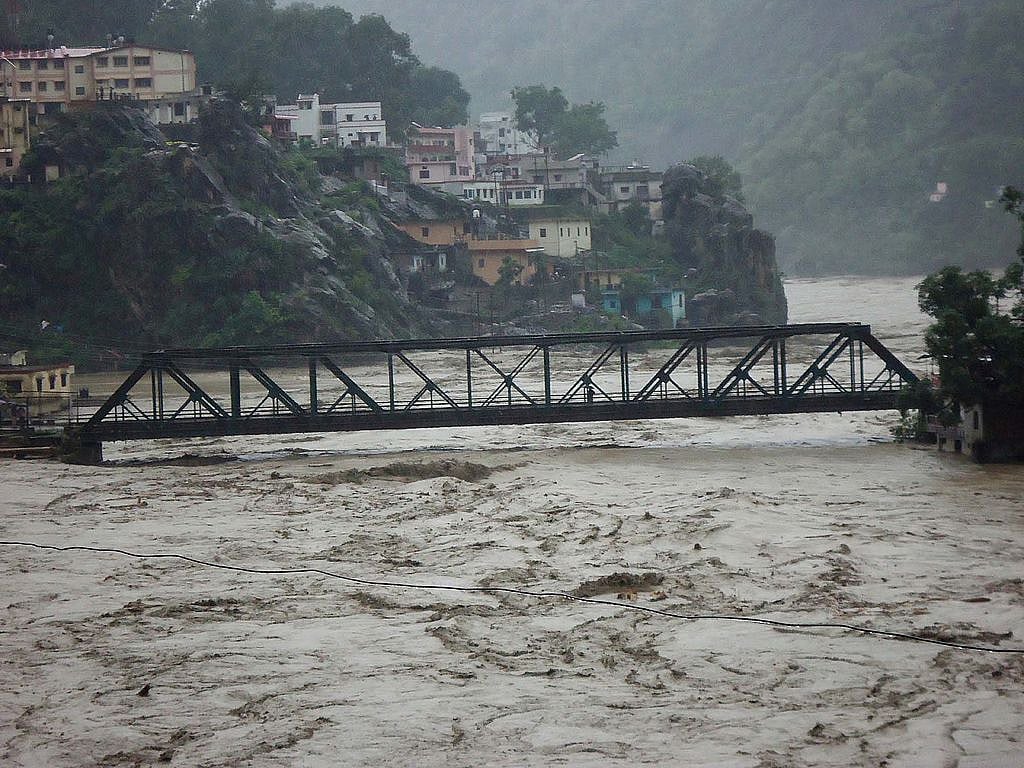 देवभूमि में जमकर बरस रही आसमानी आफत, मूसलाधार बारिश से रौद्र रूप में आई गंगा, धर्मनगरी हरिद्वार में आया सैलाब!