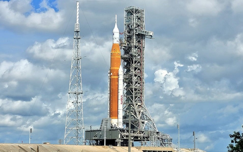 आर्टेमिस-1ः फिर चांद छू लेने की NASA की कोशिश पर लगा ग्रहण, फ्यूल लीक और दरार की वजह से लॉन्च रुका