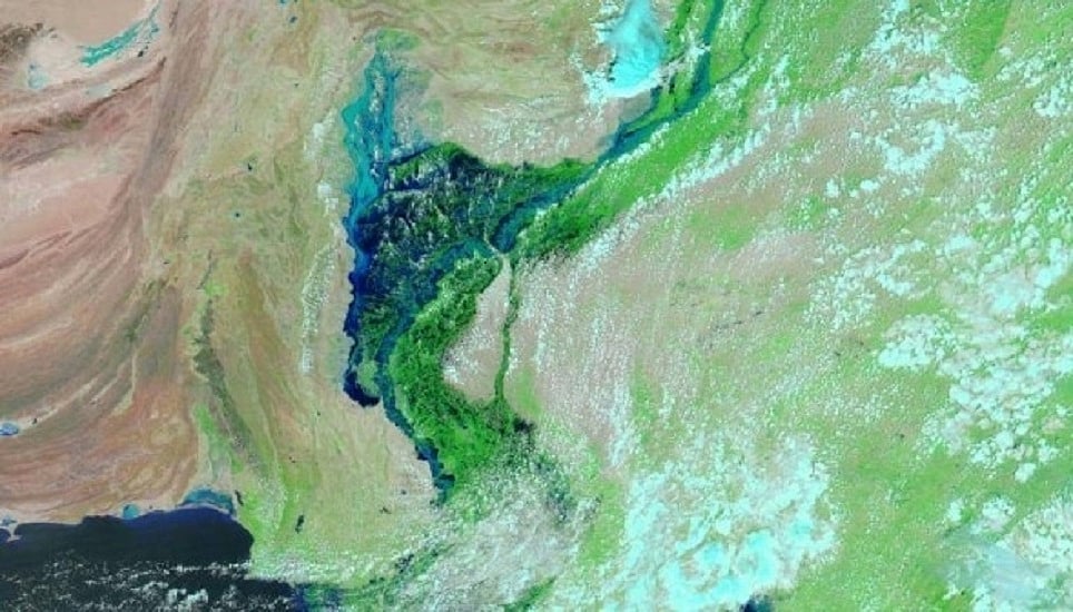 पाकिस्तान में बाढ़ का कहर, सिंध का 100 किमी हिस्सा झील में तब्दील, 3.3 करोड़ लोग प्रभावित