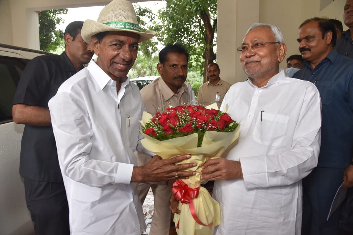 बिहार से शुरू हुई BJP के खिलाफ विपक्ष को एकजुट करने की कोशिश, पटना पहुंचे KCR ने नीतीश-तेजस्वी से किया मंथन