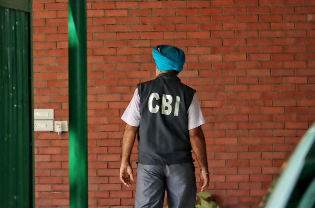 दिल्ली के डिप्टी सीएम मनीष सिसोदिया के घर CBI का छापा, जानें सिसोदिया पर आरोप क्या है?