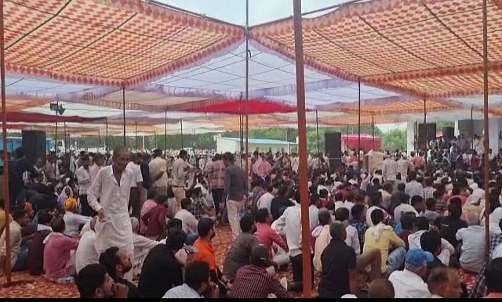 नोएडा में त्यागी समाज की महापंचायत में जुटे हजारों लोग, बीजेपी पर फूटा गुस्सा, महेश शर्मा के खिलाफ लगे नारे