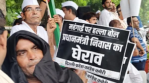 मोदी सरकार के खिलाफ कांग्रेस का जोरदार प्रदर्शन, बारिश और धारा 144 के बीच सड़क पर उतरे हजारों कार्यकर्ता