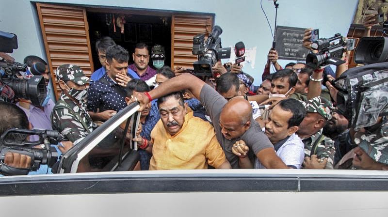 TMC ने पार्थ चटर्जी के बाद अब अनुब्रत मंडल से भी बनाई दूरी, पशु तस्करी में गिरफ्तारी के बाद बदले समीकरण 