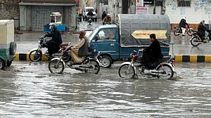 पाकिस्तान में बारिश और बाढ़ ने मचाई तबाही, बलूचिस्तान का देश से संपर्क टूटा, अब तक 937 लोगों की मौत