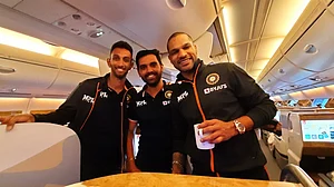 खेल की खबरें: टीम इंडिया ODI सीरीज के लिए जिम्बाब्वे रवाना और SCA T-20 लीग में इस टीम के लिए खेलेंगे बटलर, मिलर और मैककॉय