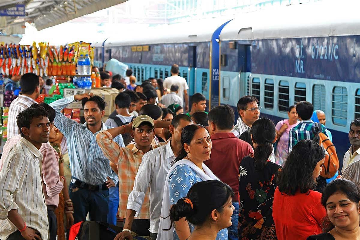 अब रेल यात्रियों का डेटा बेचेगी सरकार! IRCTC ने कंसल्टेंट नियुक्ति के लिए टेंडर निकाला, उठे सवाल