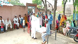 UP के रोरी गांव में हैवानियत! दो बच्चियों का अपहरण, एक की रेप के बाद हत्या! ग्रामीण बोले- बेटी गरीब की थी इसलिए...