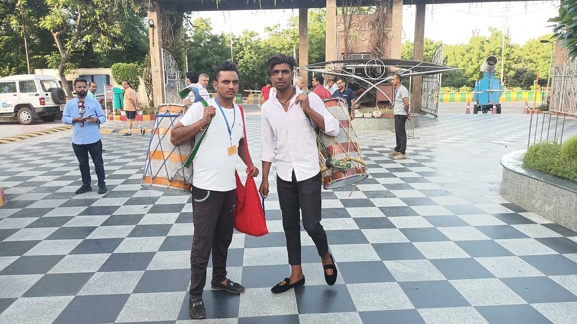 ट्विन टावर गिराए जाते समय बजेंगे ढोल-नगाड़े, सोसाइटी के लोग करेंगे डांस, सोसाइटी के लोग करेंगे ये काम
