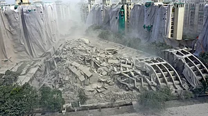 ट्विन टावर के आसपास रहने वालों को घर वापस लौटने की मिली हरी झंडी, नोएडा प्रशासन ने जांच के बाद दी इजाजत